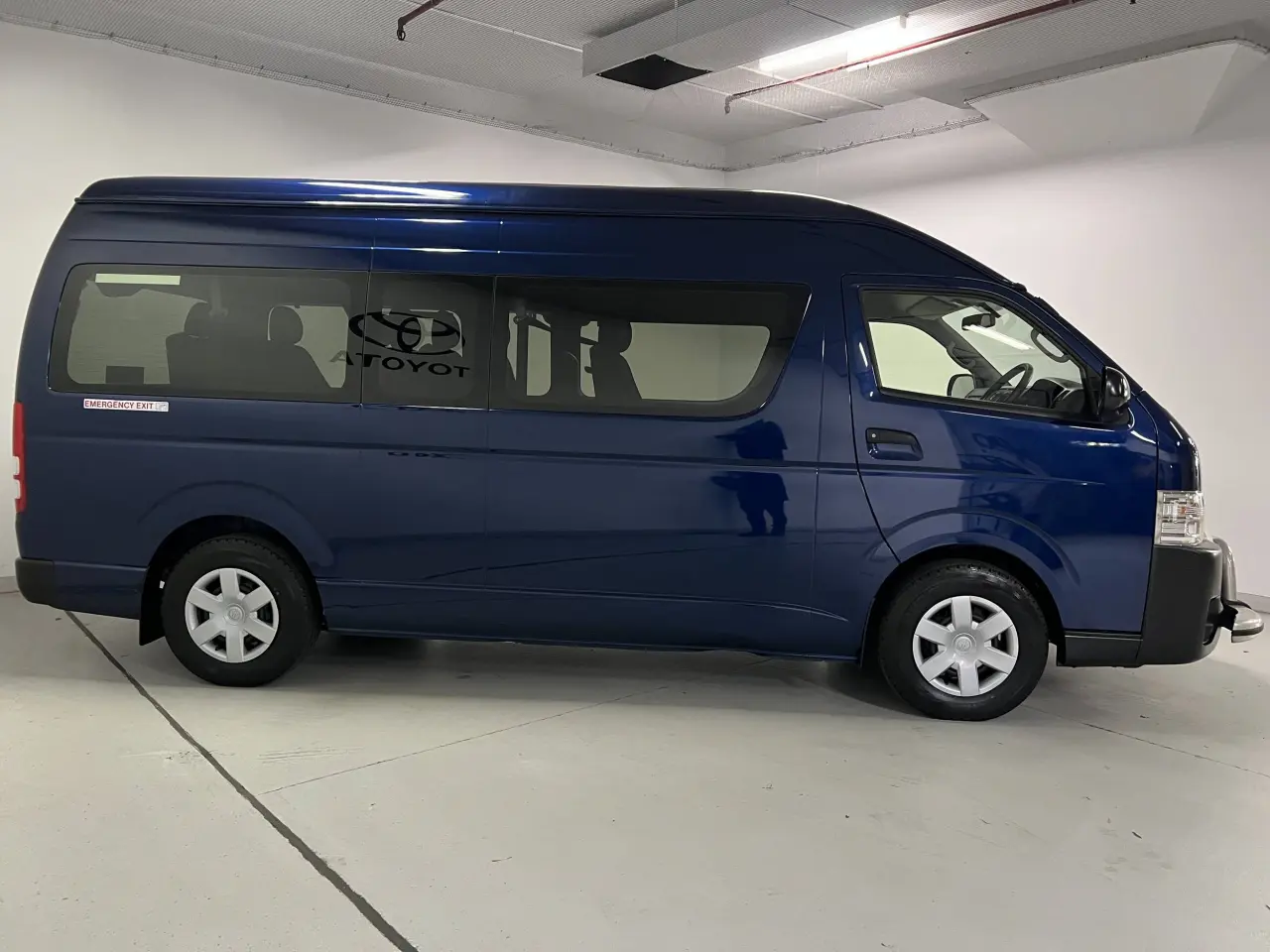 2014 TOYOTA HIACE Gallery Image 4