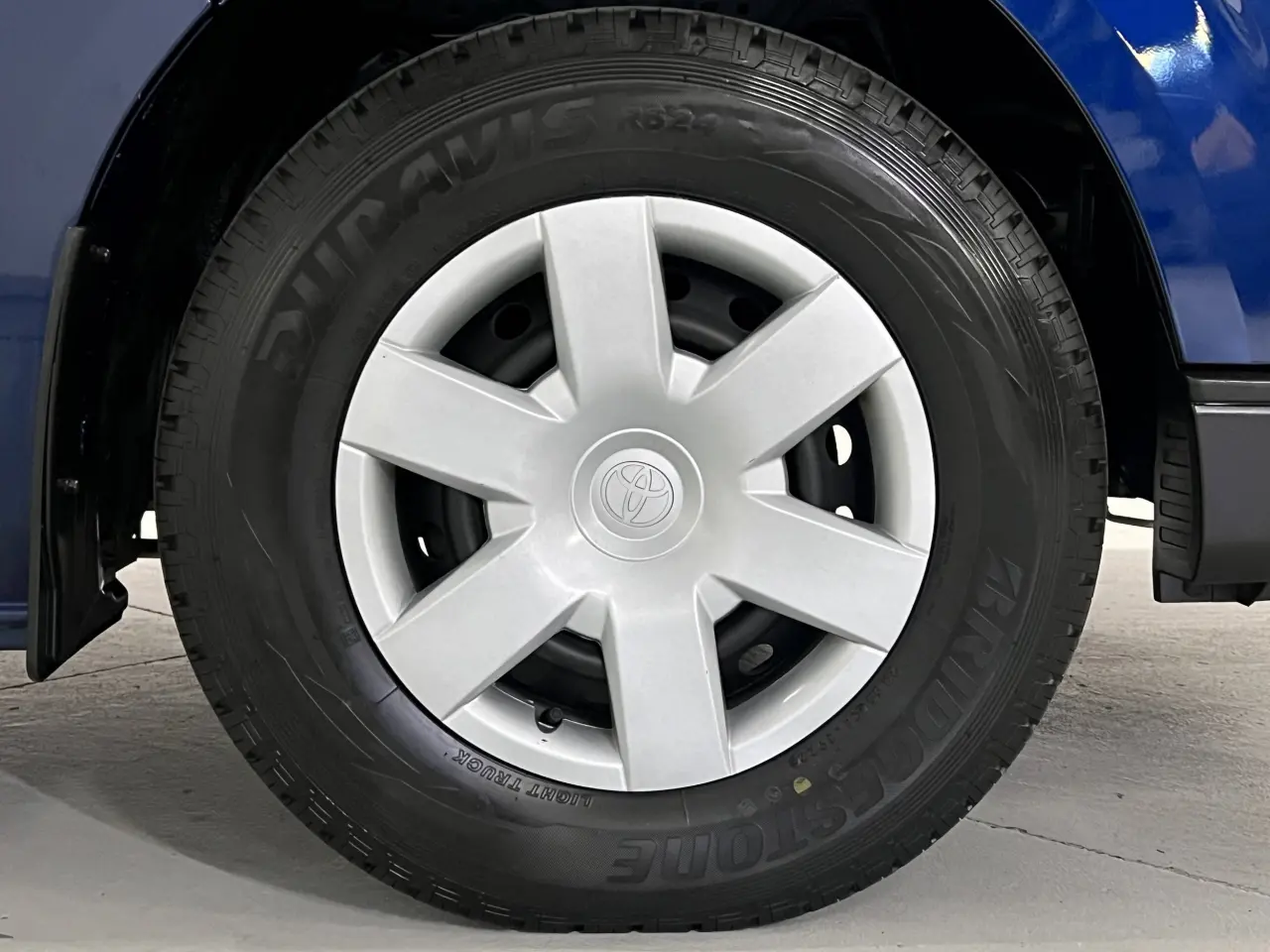 2014 TOYOTA HIACE Gallery Image 5
