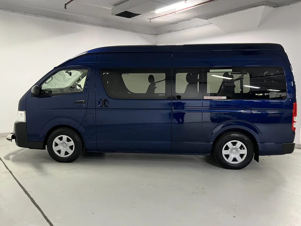 2014 TOYOTA HIACE Gallery Image 9