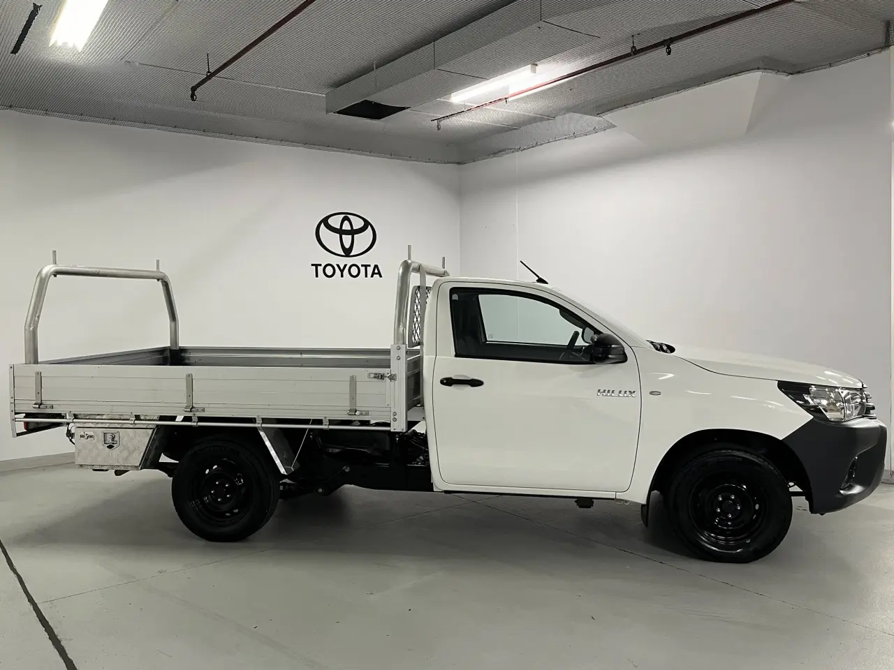 2019 Toyota Hilux Gallery Image 4