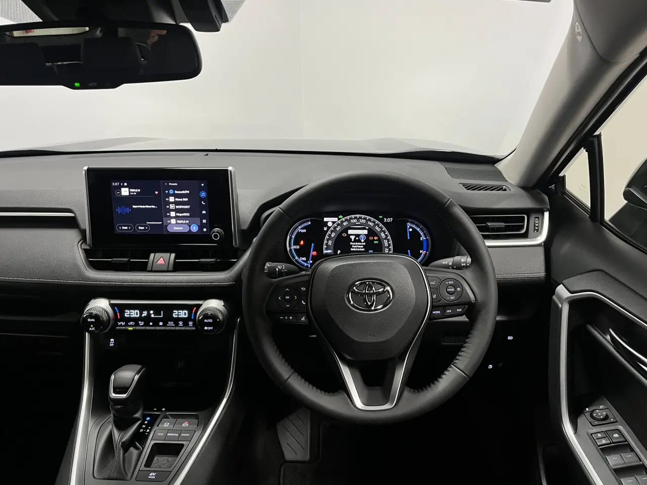 2024 TOYOTA RAV4 HYBRID Image 15