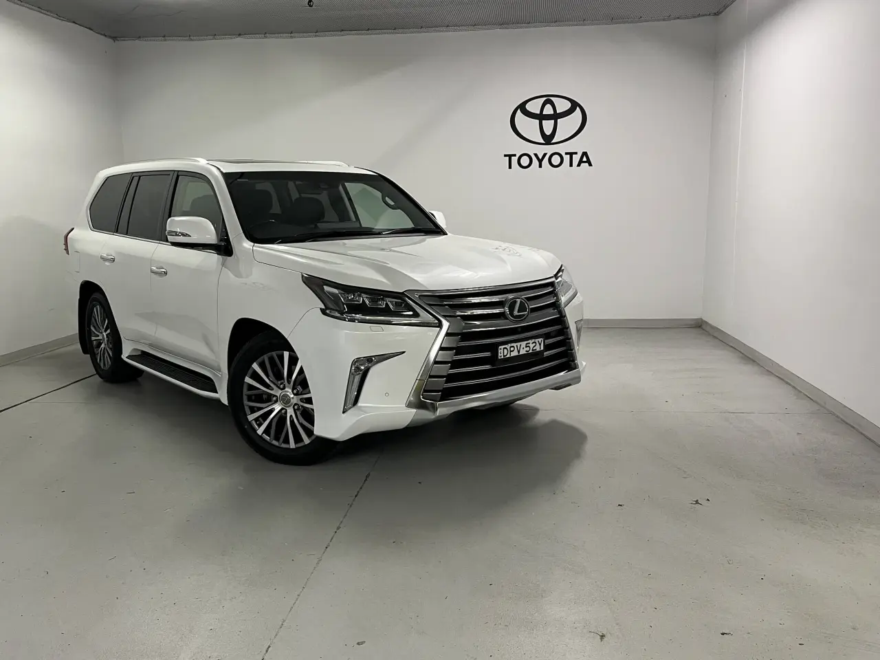 2017 LEXUS LX570 Image 1