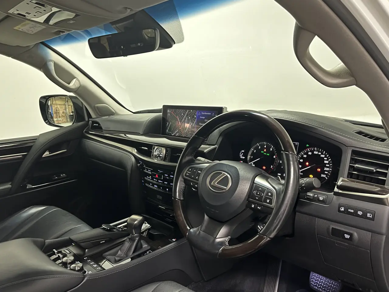 2017 LEXUS LX570 Image 13