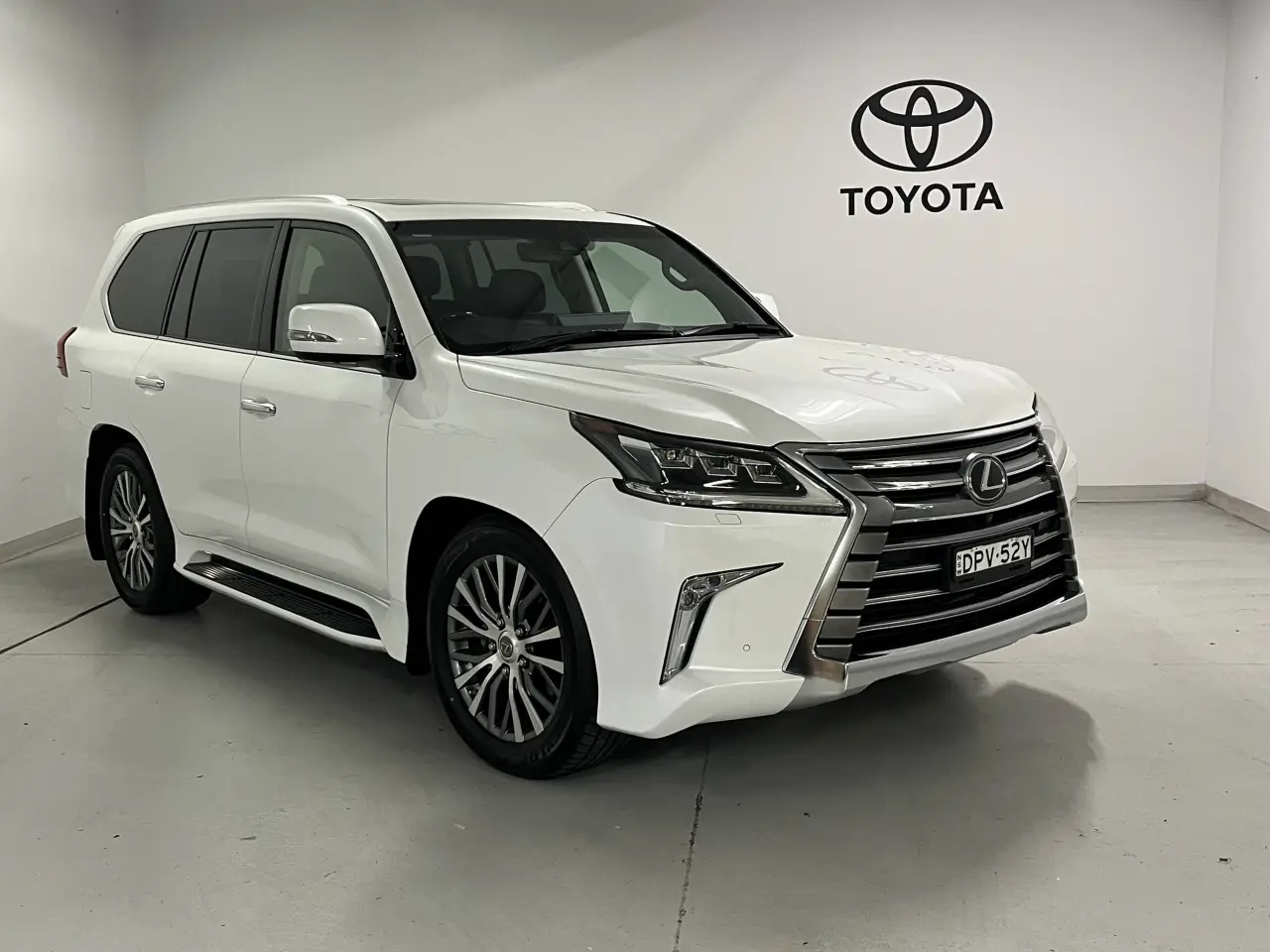 2017 LEXUS LX570 Image 2