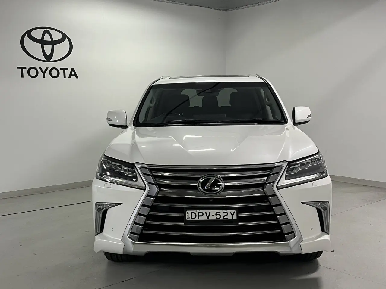 2017 LEXUS LX570 Image 3