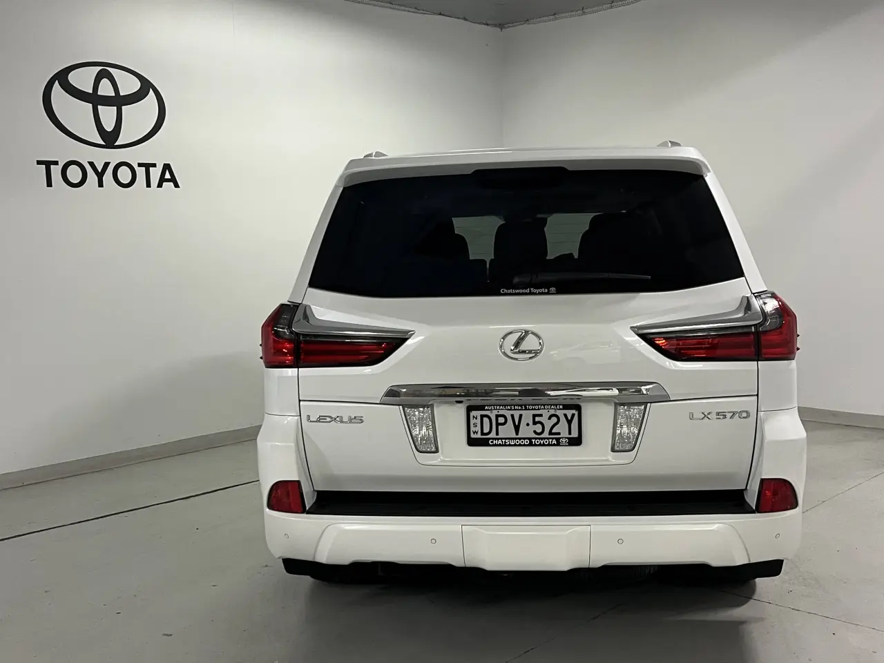 2017 LEXUS LX570 Image 6