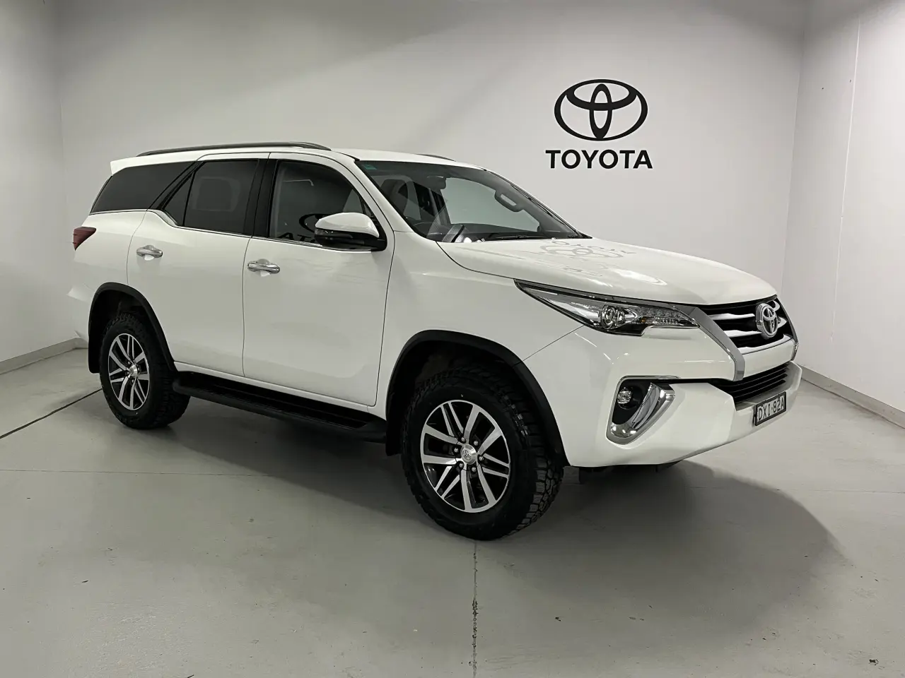 2018 TOYOTA FORTUNER Image 2