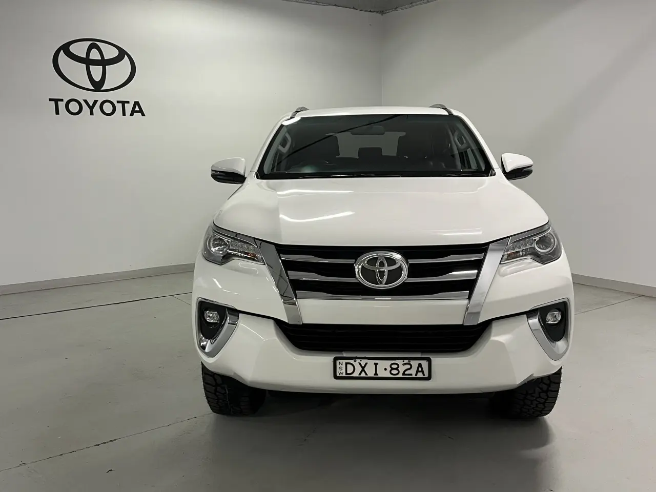 2018 TOYOTA FORTUNER Image 3