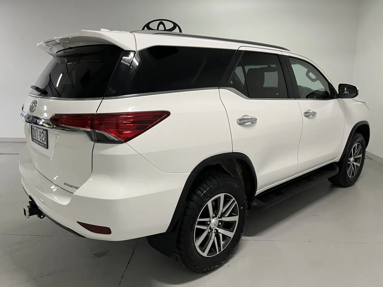 2018 TOYOTA FORTUNER Image 5