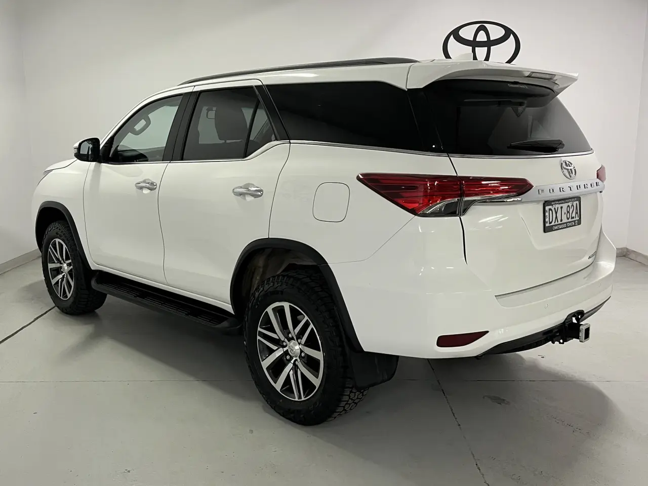 2018 TOYOTA FORTUNER Image 7