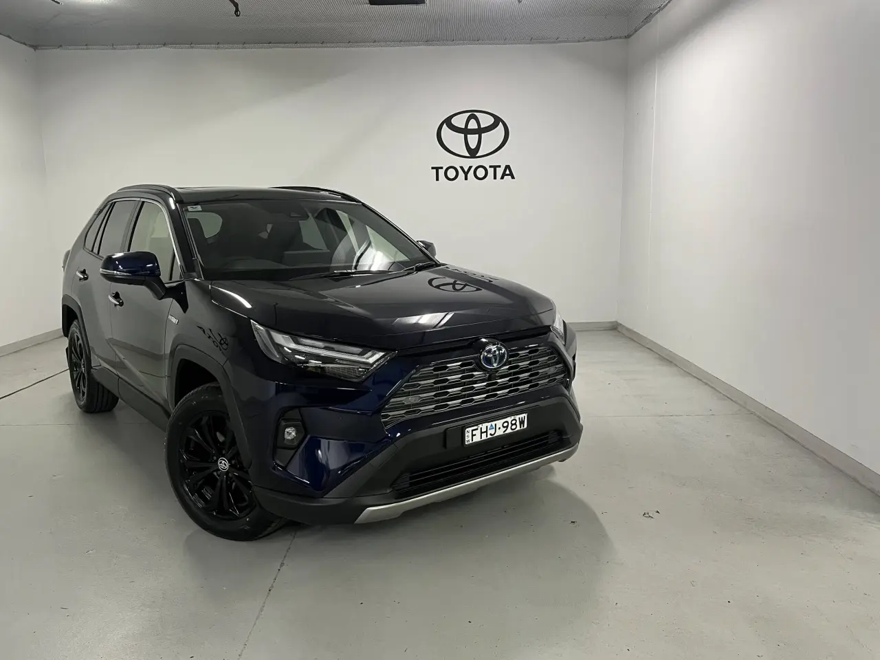 2024 TOYOTA RAV4 HYBRID Image 1