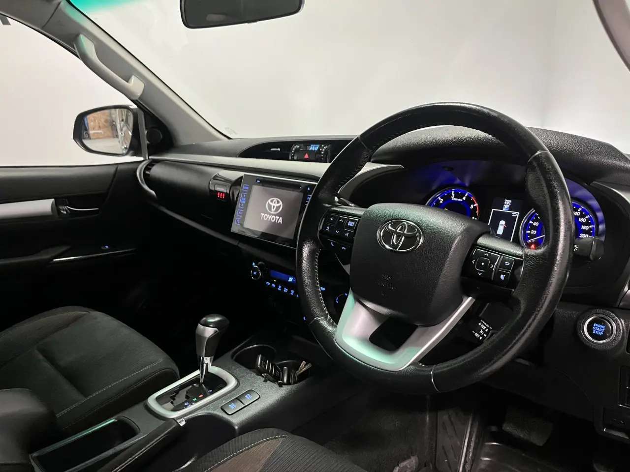 2019 TOYOTA HILUX Image 12