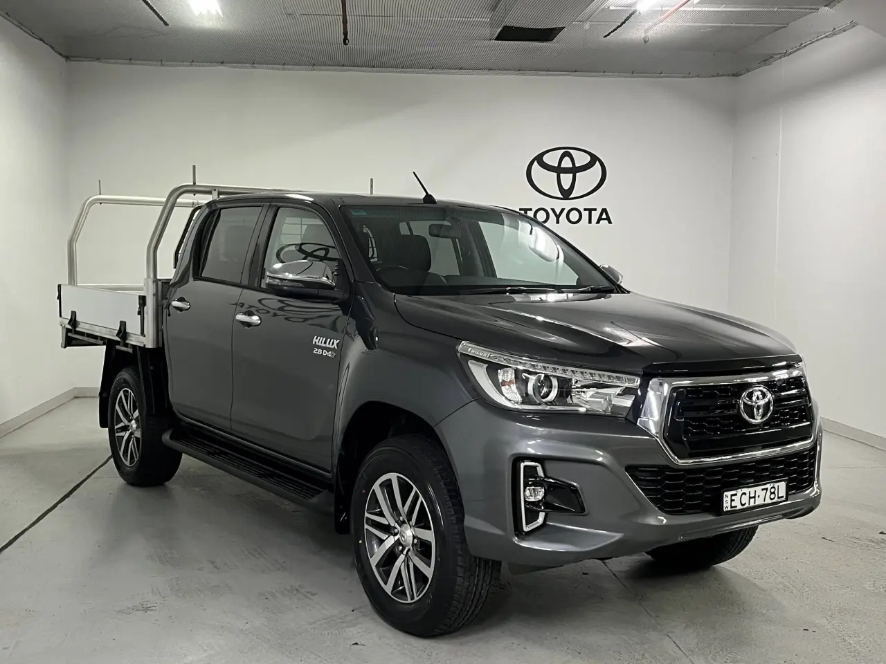 2019 TOYOTA HILUX Image 2