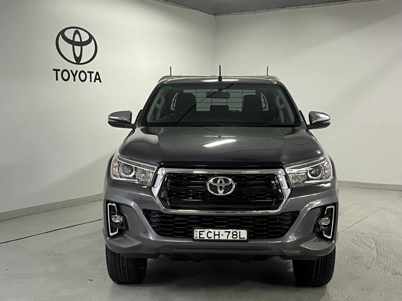 2019 TOYOTA HILUX Image 3