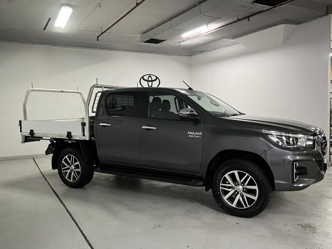 2019 TOYOTA HILUX Image 4