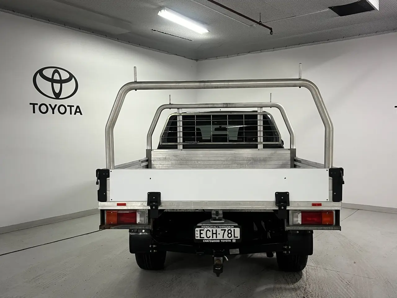 2019 TOYOTA HILUX Image 6