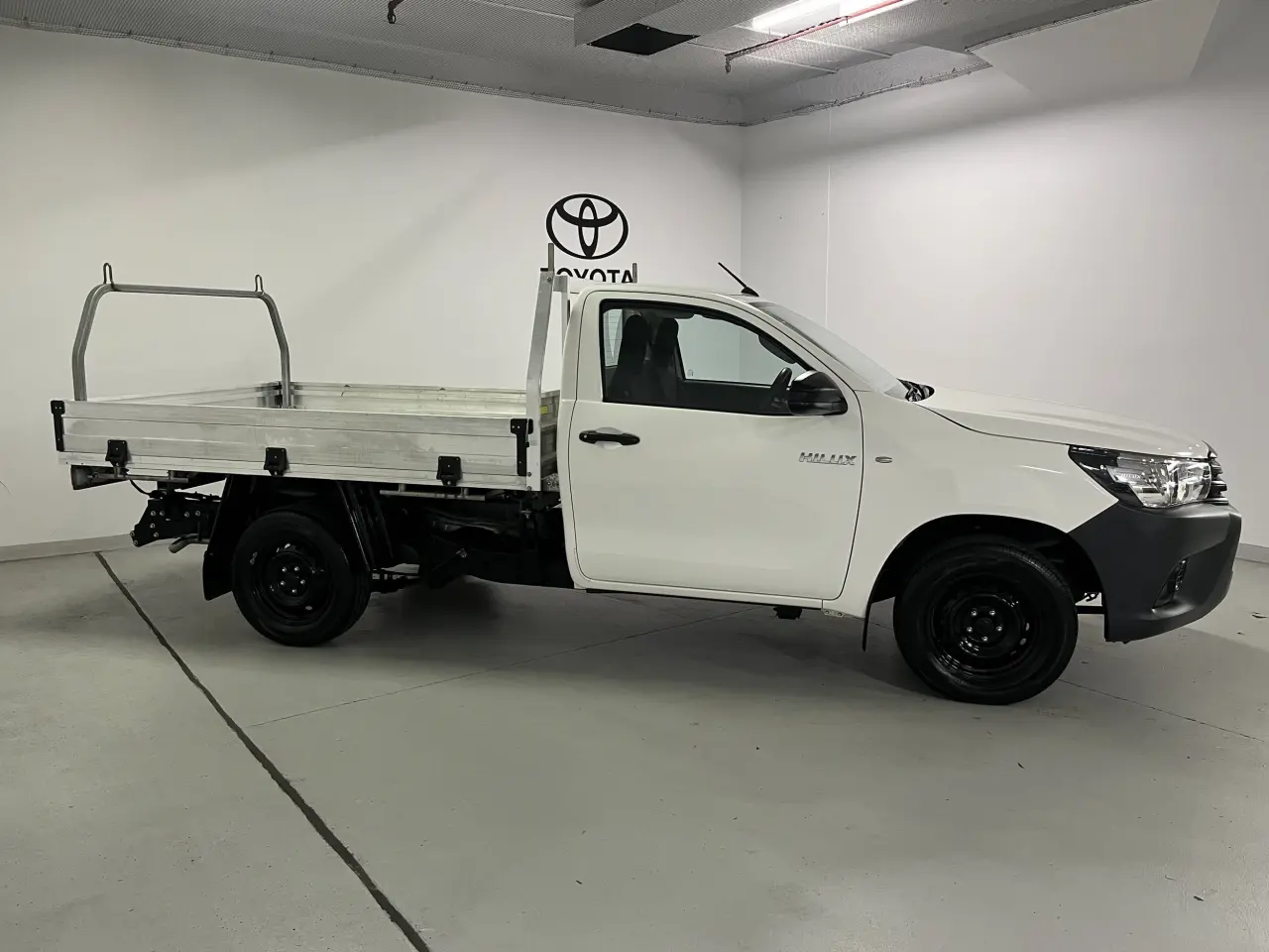 2020 Toyota Hilux Gallery Image 4