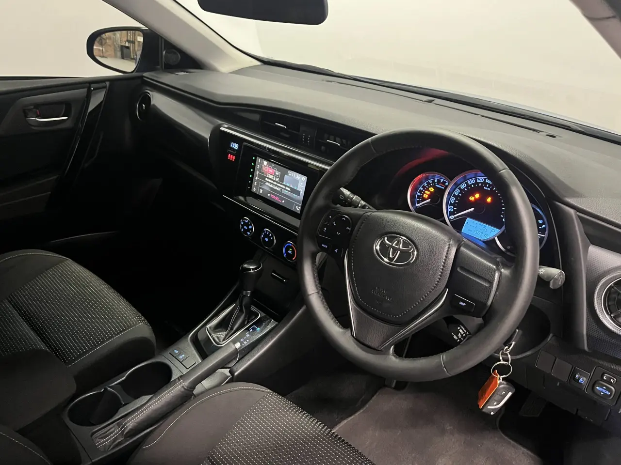 2017 TOYOTA COROLLA Image 13