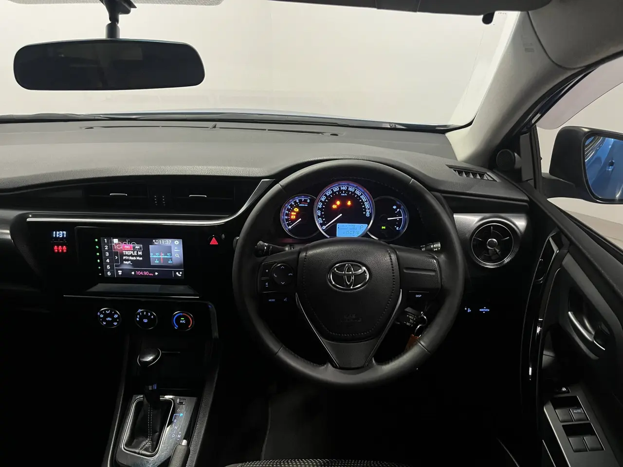 2017 TOYOTA COROLLA Image 14