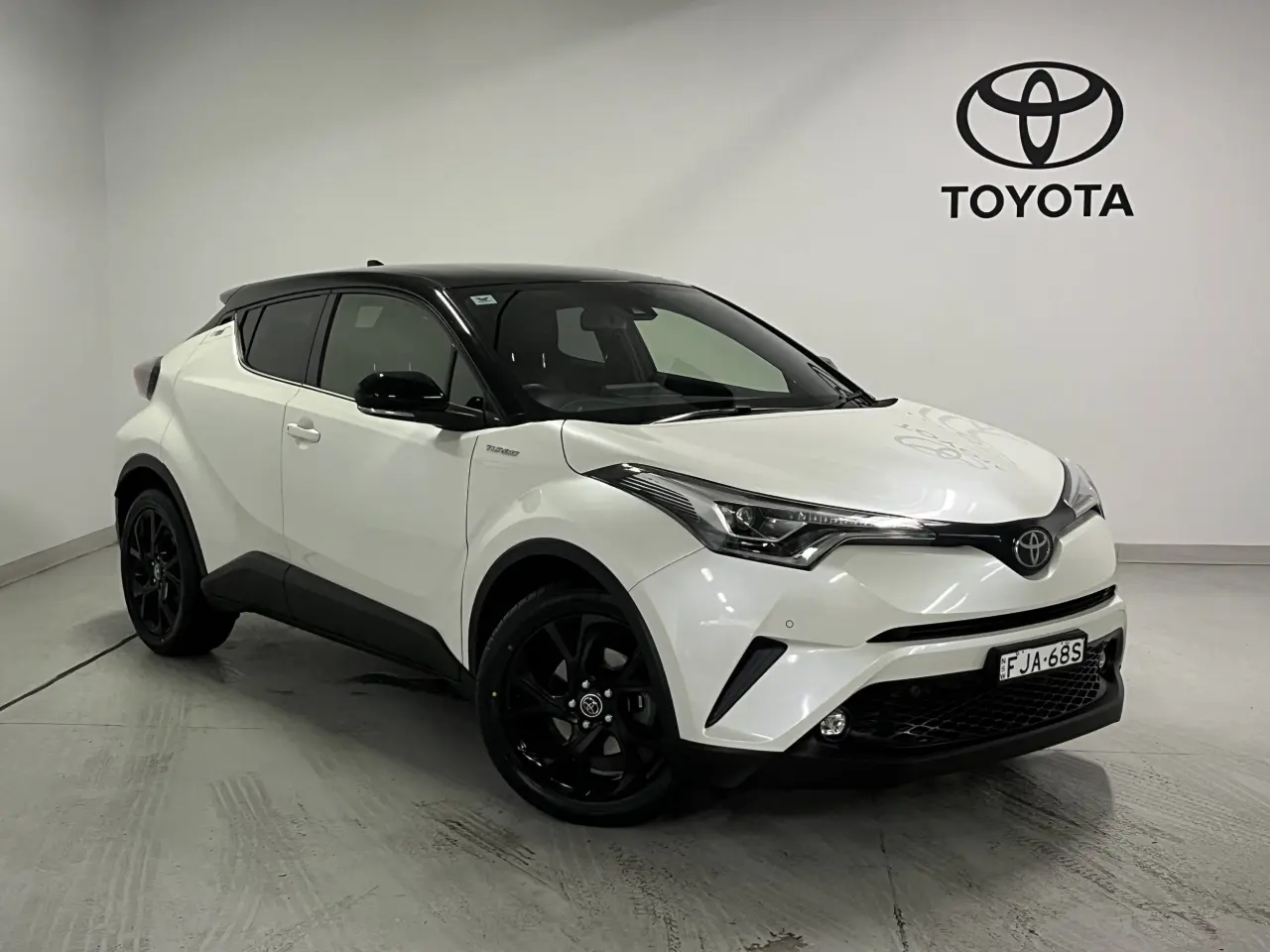 2017 TOYOTA C-HR Image 1