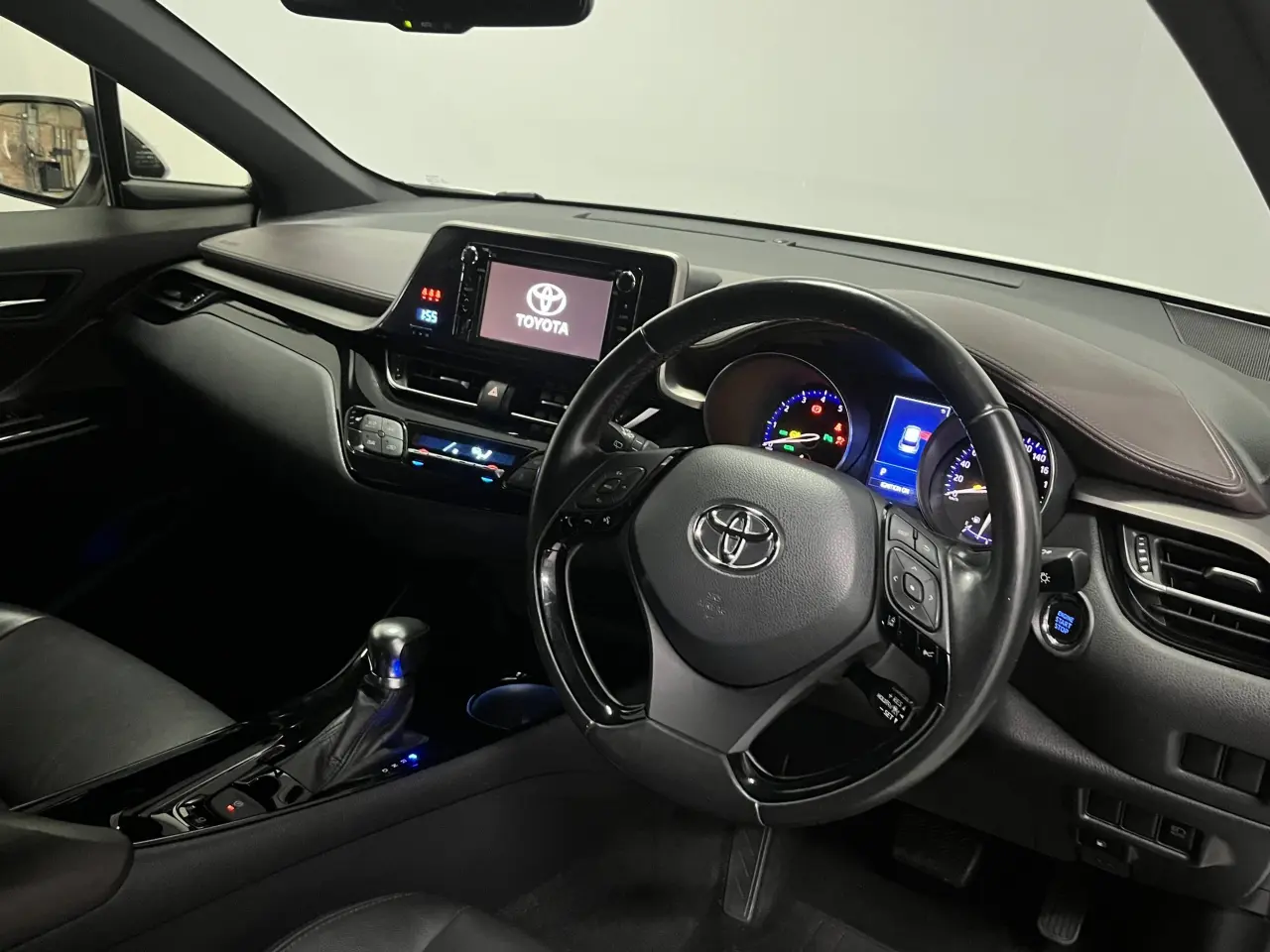 2017 TOYOTA C-HR Image 12