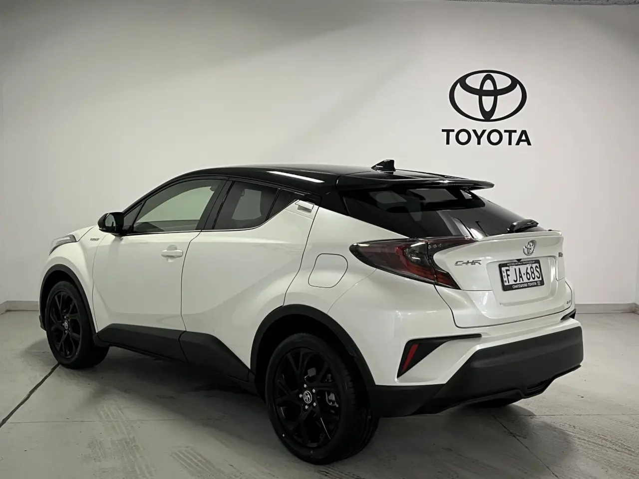 2017 TOYOTA C-HR Image 7