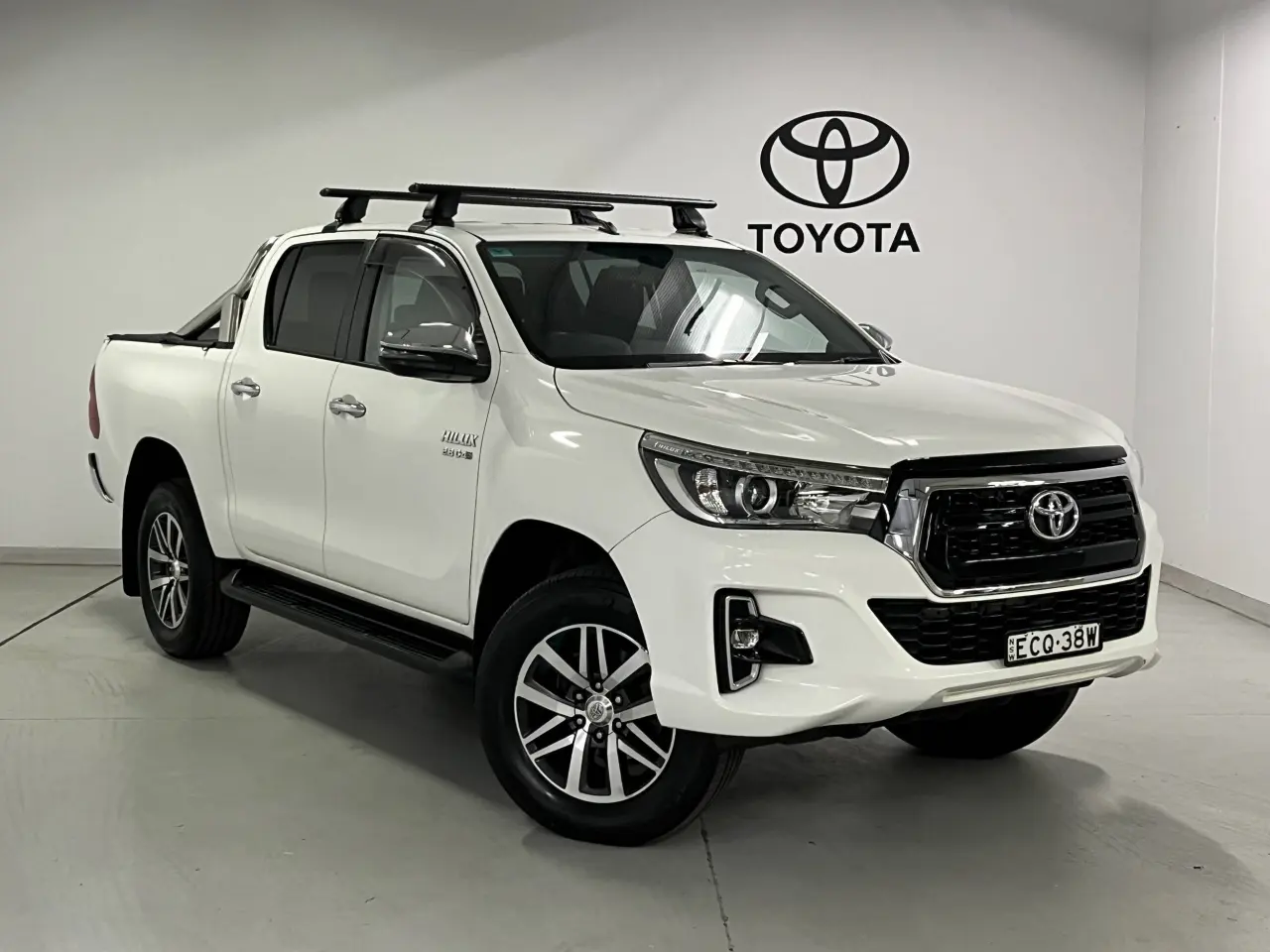 2019 TOYOTA HILUX Image 1