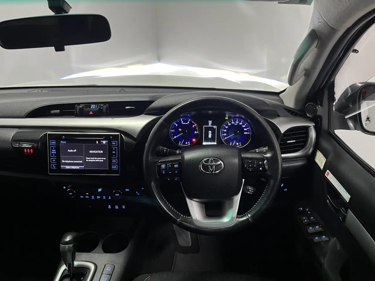 2019 TOYOTA HILUX Image 14