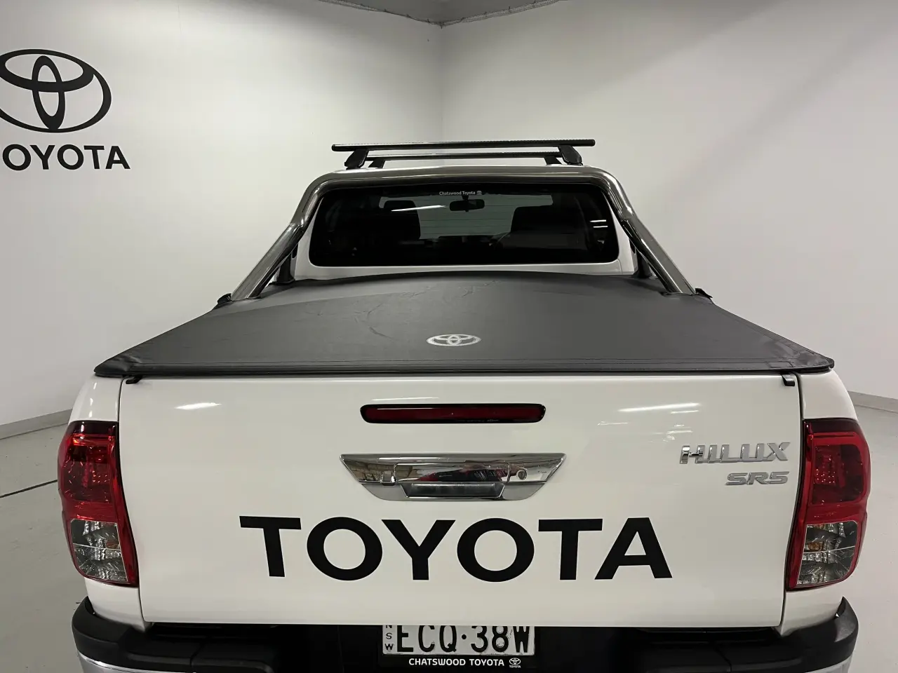 2019 TOYOTA HILUX Image 18