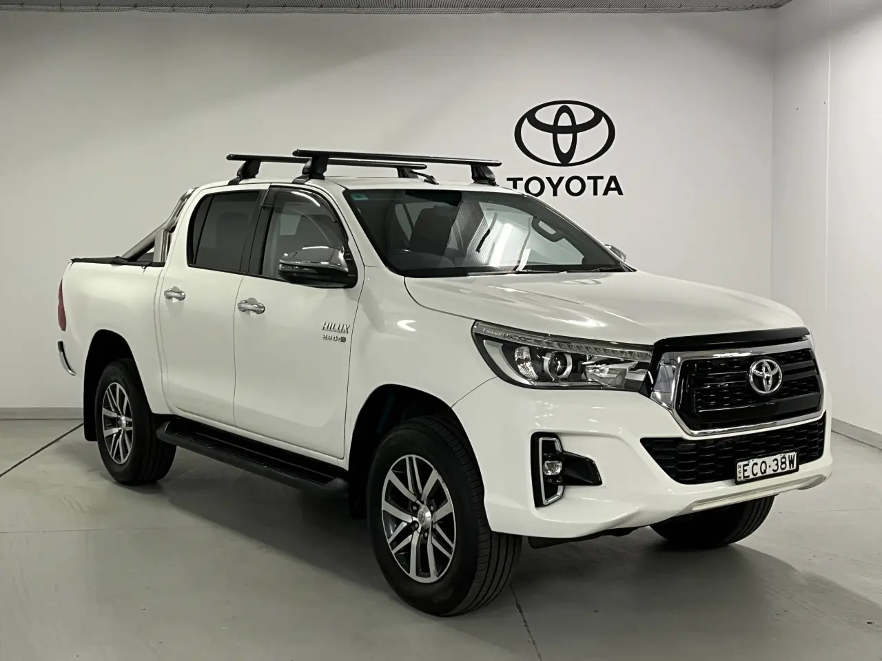 2019 TOYOTA HILUX Image 2