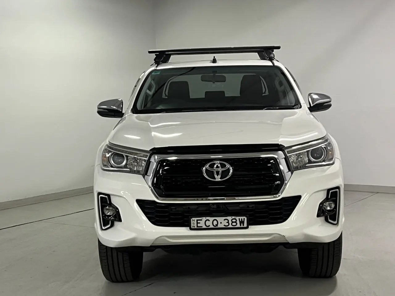 2019 TOYOTA HILUX Image 3