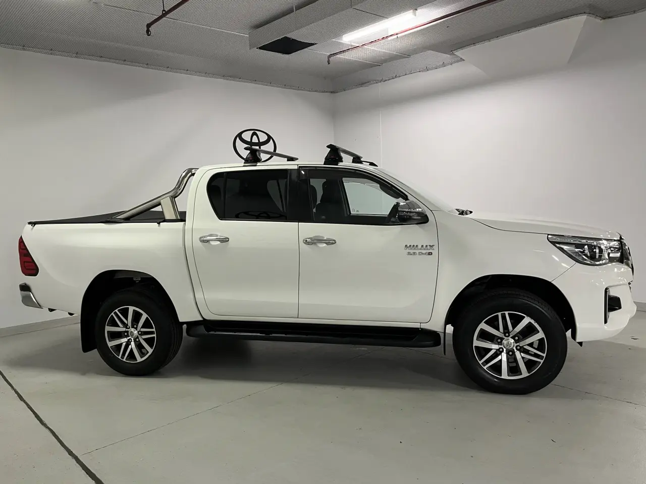 2019 TOYOTA HILUX Image 4