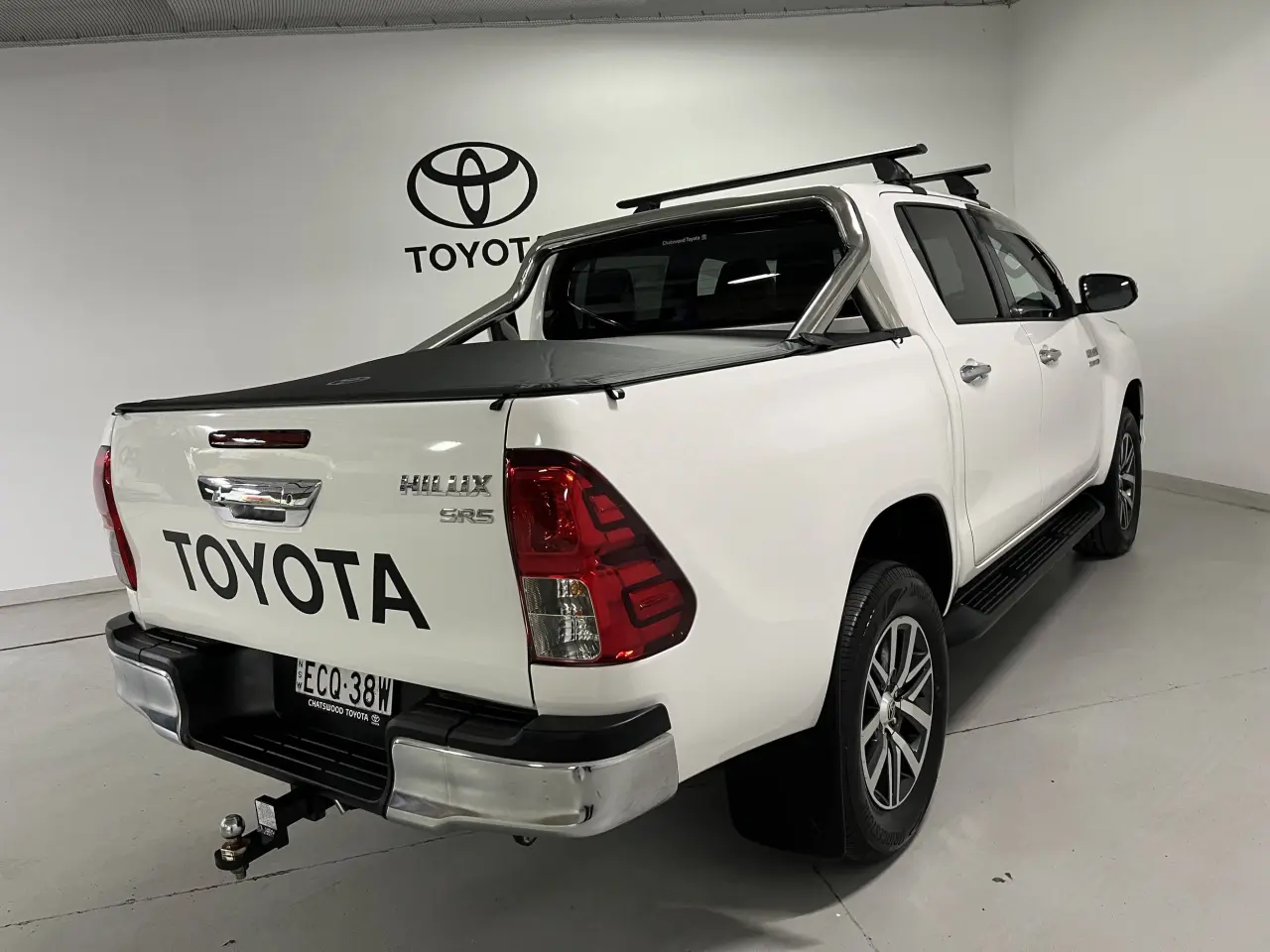 2019 TOYOTA HILUX Image 5