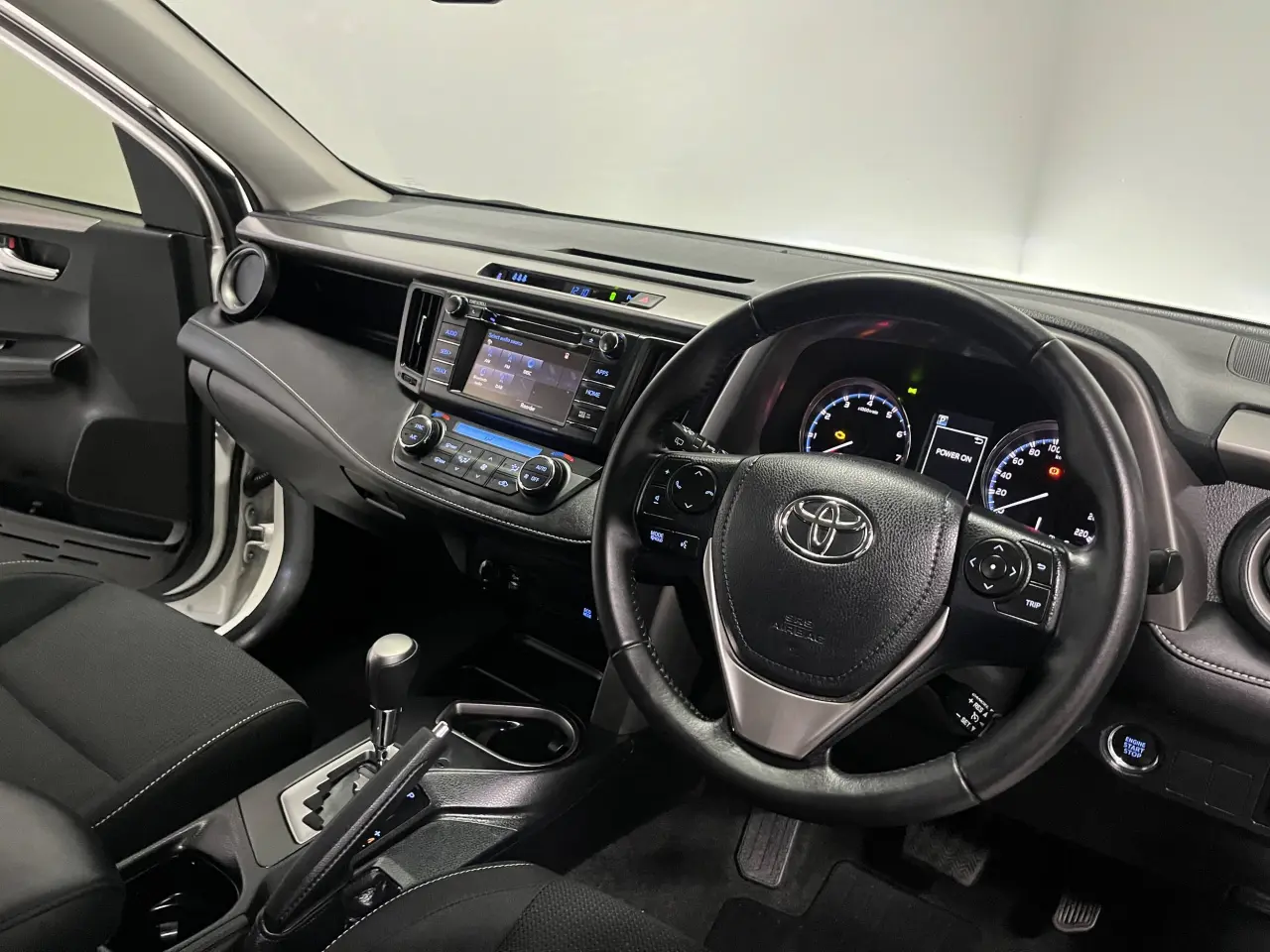 2016 TOYOTA RAV4 Image 13