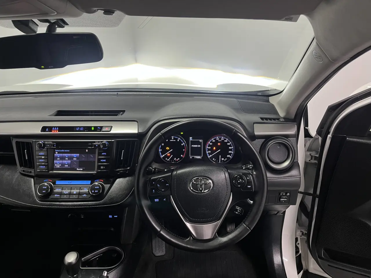 2016 TOYOTA RAV4 Image 14