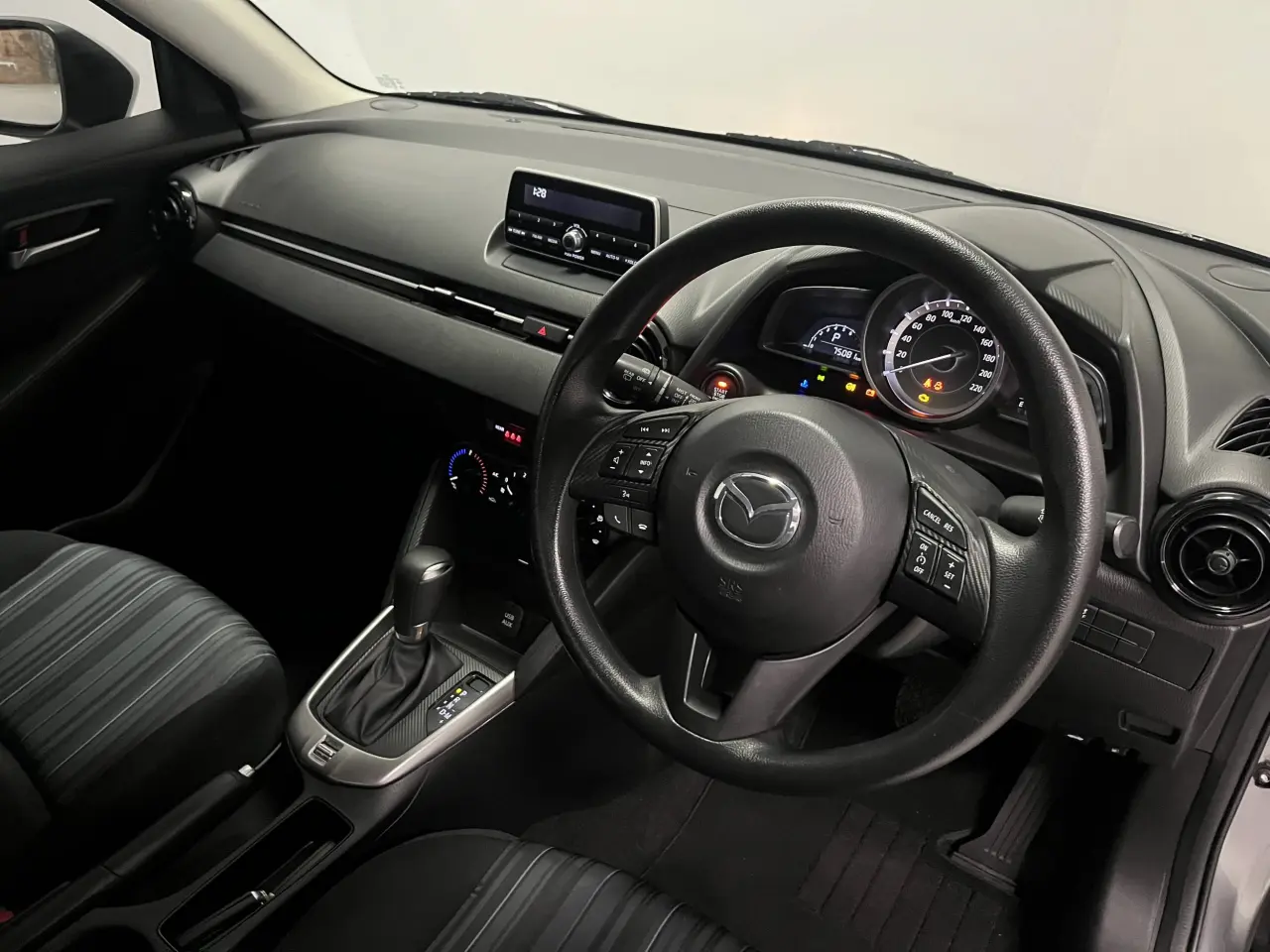 2016 MAZDA MAZDA2 Image 13