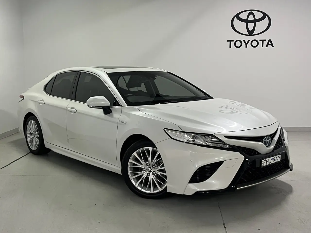 2020 TOYOTA CAMRY HYBRID Image 1