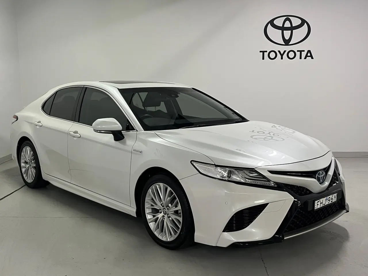 2020 TOYOTA CAMRY HYBRID Image 2