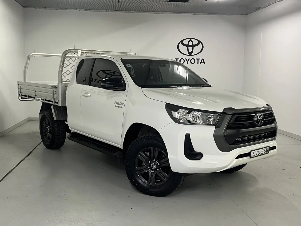 2022 TOYOTA HILUX Image 1