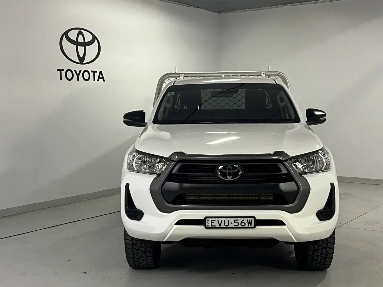 2022 TOYOTA HILUX Image 3