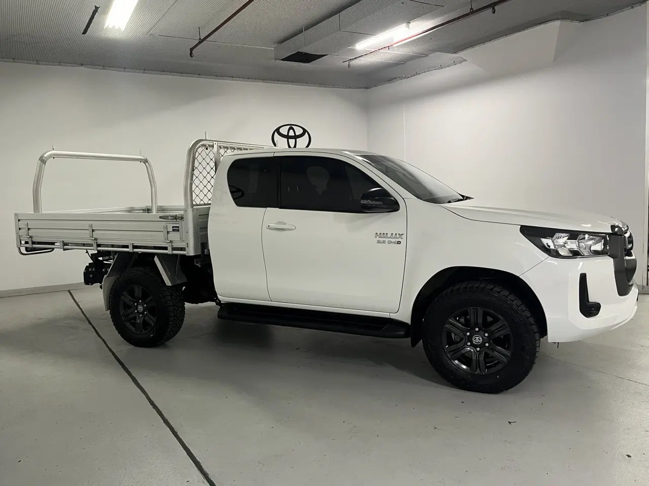 2022 TOYOTA HILUX Image 4