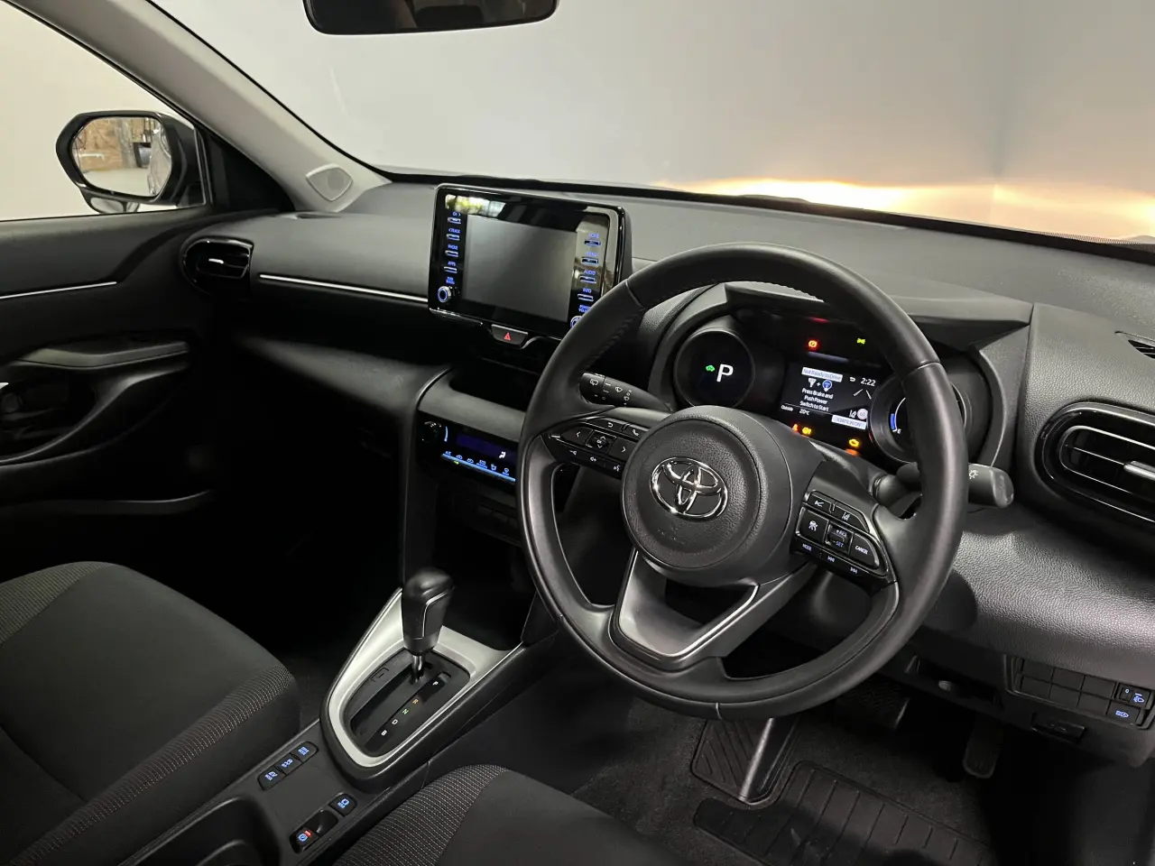 2022 TOYOTA YARIS CROSS HYBRID Image 13