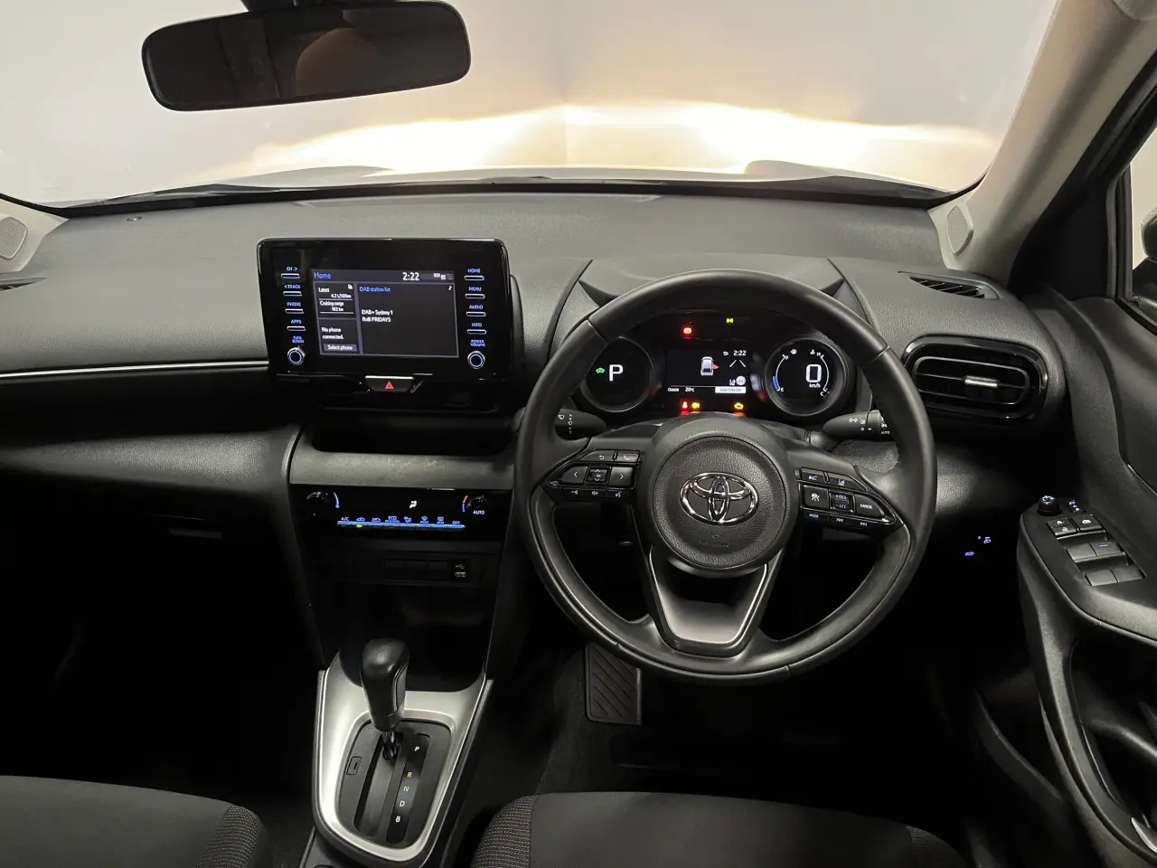 2022 TOYOTA YARIS CROSS HYBRID Image 14