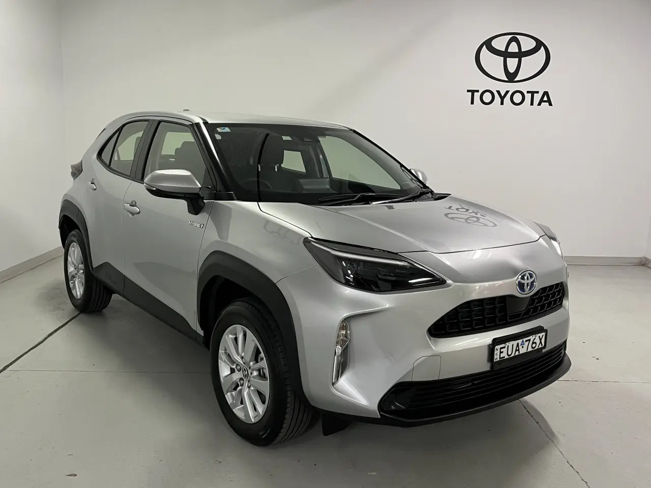 2022 TOYOTA YARIS CROSS HYBRID Image 2