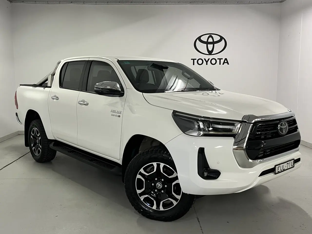 2022 TOYOTA HILUX Image 1