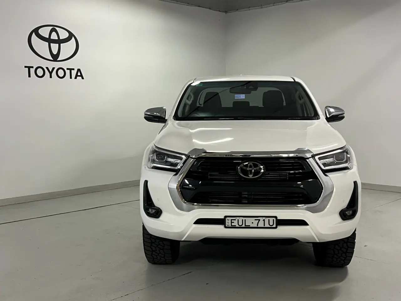 2022 TOYOTA HILUX Image 3