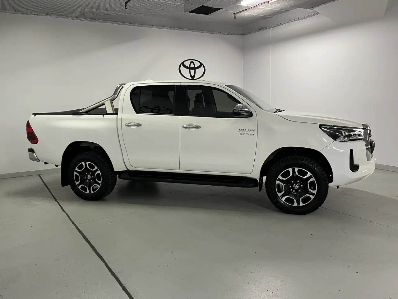 2022 TOYOTA HILUX Image 4