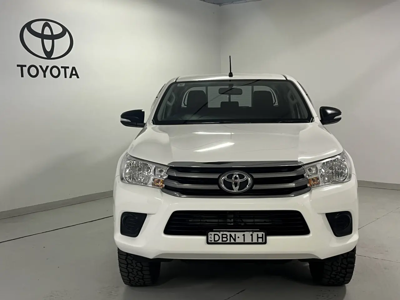 2015 TOYOTA HILUX Image 3