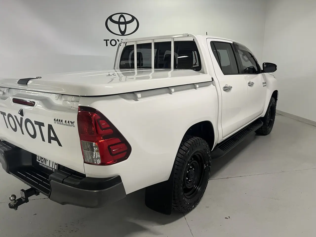 2015 TOYOTA HILUX Image 5