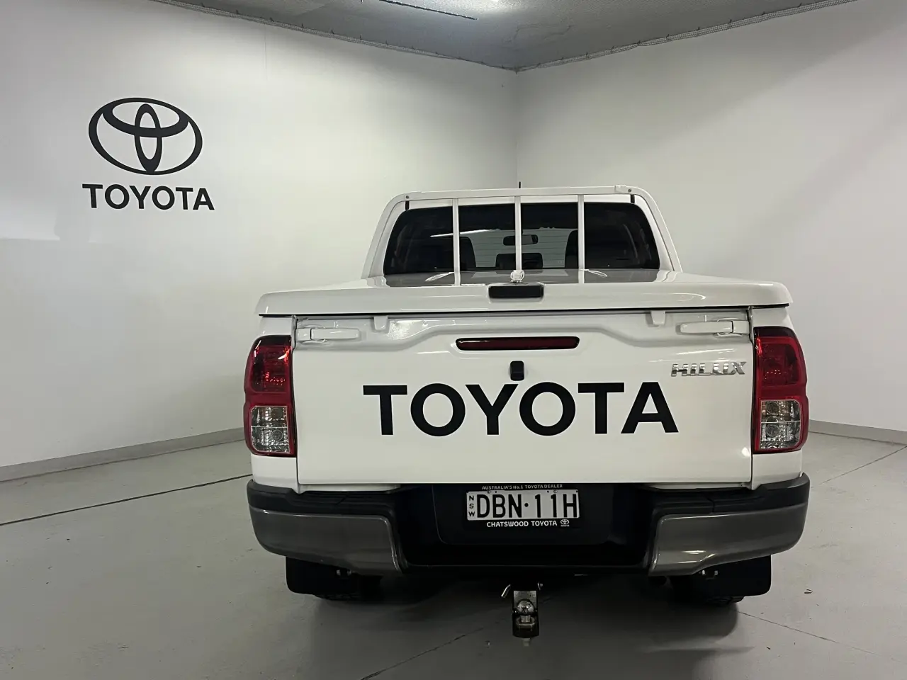 2015 TOYOTA HILUX Image 6